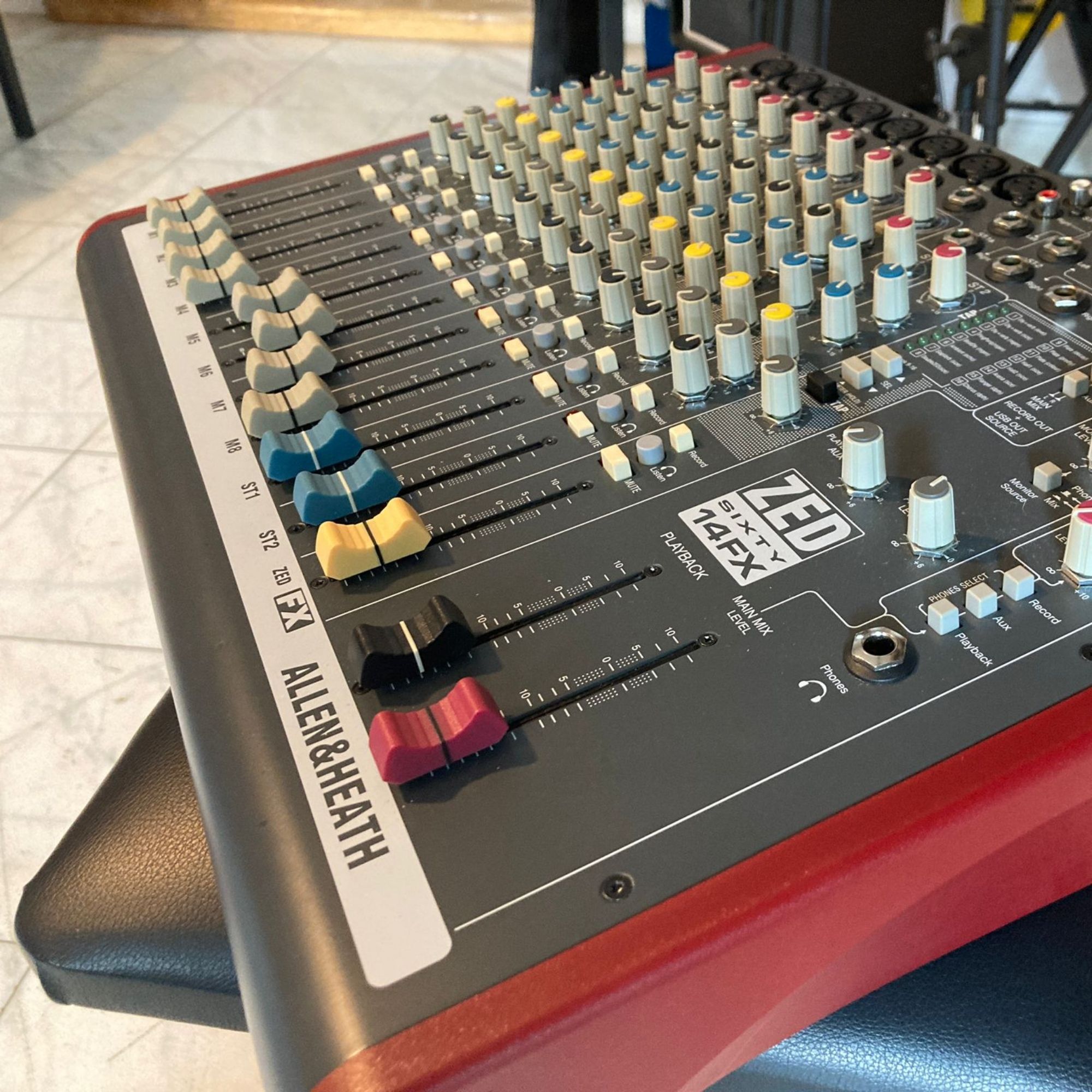 Mixer analog Allen & Heath ZED60-14FX - Second Hand cu Garanție