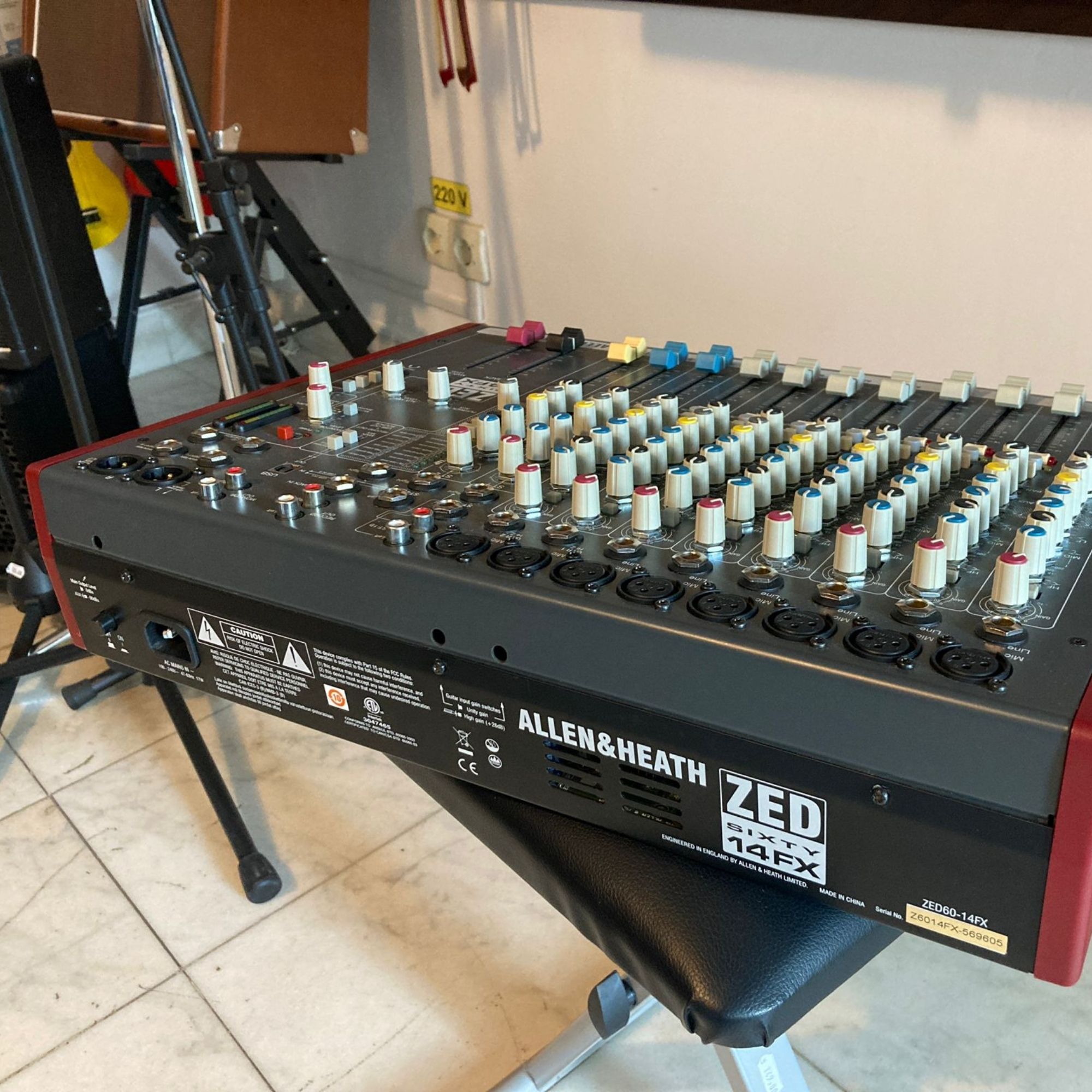 Mixer analog Allen & Heath ZED60-14FX - Second Hand cu Garanție