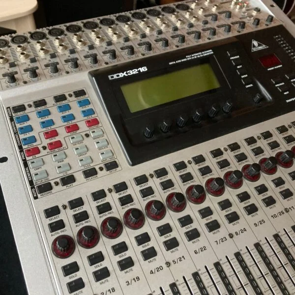 alege mixer digital behringer ddx3216 de la e-music.ro