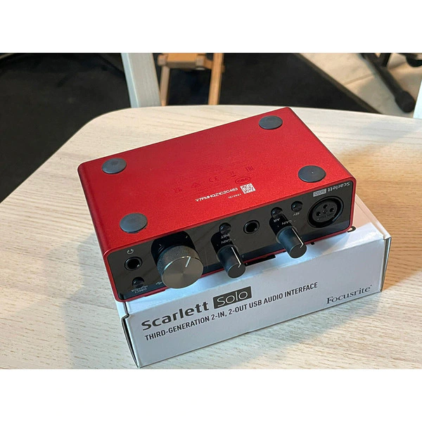 Interfața Audio - Focusrite Scarlett Solo 3rd Gen E-Music Shop
