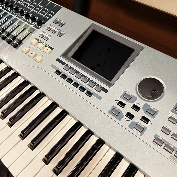 sintetizator-workstation-yamaha-motif-xs7-1