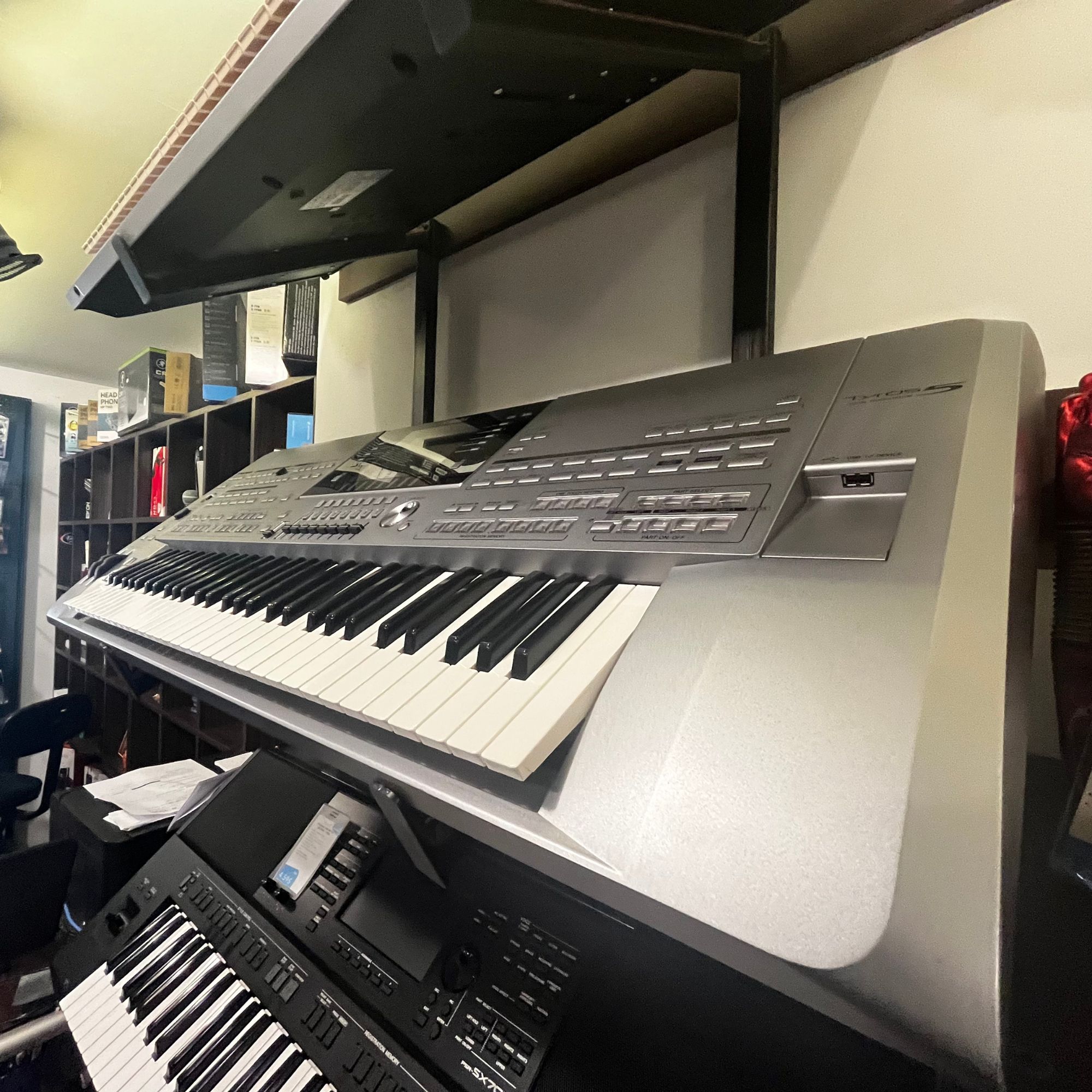 aranjor-profesional-yamaha-tyros-5-61-key-second-hand-cu-garantie-1